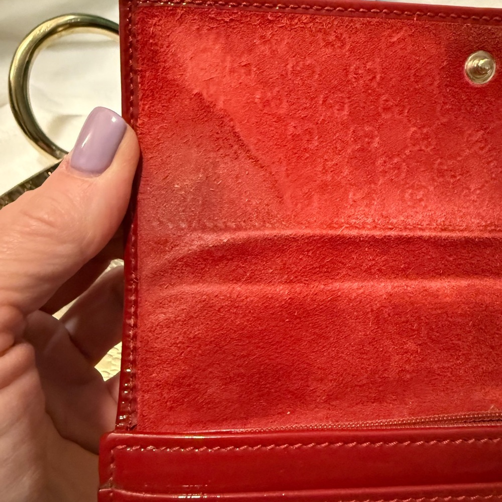 Gucci Red Clutch with Glossy Finish and Fold-Over Design - Picture 7 of 15
